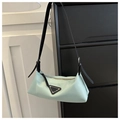 Borsa hobo chic in nylon verde chiaro con tracolla in pelle nera e placca in metallo - Verde