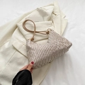Elegante bolso de hombro plisado champán con correa anudada y herrajes dorados - Caqui