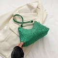 Bolso de hombro fruncido verde brillante de moda con hebillas doradas y correa fina - Verde