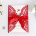 Élégante invitation de mariage découpée au laser rouge avec un nœud en satin - Rouge Perlé