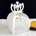 Elegante scatola regalo bianca con corona tagliata al laser e motivo mandala vuoto - Bianco