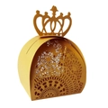 Elegante confezione regalo in carta dorata con manico a corona e motivi floreali traforati - Oro