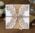 Dettaglio dell'invito di nozze tagliato al laser con carta kraft e spago rustico - Stile a Motivo Vintage Semplice (HK-1)
