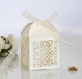 Elegante scatola per dolci color crema tagliata al laser con nastro in organza - Avorio