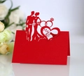 Élégant marque-place de mariage rouge découpé au laser avec silhouettes Mr & Mrs - Rouge Perlé