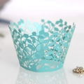 Lasergeschnittene Cupcake-Förmchen mit Blattmustern in leuchtendem Türkisblau - 5cm / Tiffany-Blau