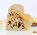 Boîte à bonbons dorée en forme de cœur avec découpe laser rose et ruban élégant - Beige Or