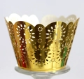 Detailed laser-cut gold cupcake wrapper with elegant floral hollow patterns and wavy edges - 5*5*8CM / Reflective Gold