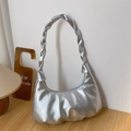 Elegante borsa a nuvola plissettata argento con manico intrecciato per un look chic - Argento