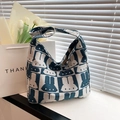 Blau-weiß karierte Strick-Schultertasche mit niedlichem Hasenmuster für Damen - Blau / Einheitsgröße
