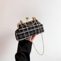 Vintage-Handtasche aus schwarz-weißem Tweed mit goldenem Verschluss und Kette - Schwarz