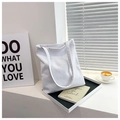 Detalle del bolso tote de pana blanca que muestra la textura fina y las correas largas - Blanco