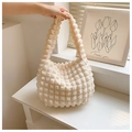 Bolso de hombro crema minimalista con elegante diseño de tela con textura gofrada - Blanco Roto