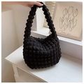 Bolso de mano negro con textura de palomitas y moderno diseño plisado minimalista - Negro