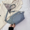 Borsa a tracolla blu Morandi con doppia cerniera e catena in metallo argentato - Blu