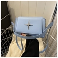 Borsa a tracolla minimalista in pelle azzurra con dettaglio decorativo a stella a croce argento - Blu