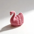 Elegante portagioie a cigno rosa in velluto per anelli con consistenza morbida - Rosa