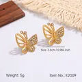 Goldene unregelmäßige Schmetterling Ohrringe mit Strasssteinen auf Holztablett - Schmetterling Strass Stil (E2009)
