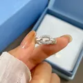Anello a catena in argento elegante con zirconi scintillanti incastonati da donna - US 5 / Argento