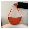 Bolso bandolera de media luna en nailon naranja vibrante con correa ajustable para mujer - Rojo Anaranjado