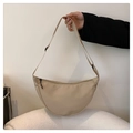 Borsa a tracolla beige a mezzaluna con cinturino regolabile e chiusura con cerniera - Cachi