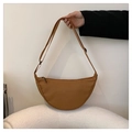 Borsa a tracolla a mezzaluna in nylon marrone con tracolla regolabile stile minimal - Cuoio