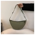 Borsa a tracolla a mezzaluna in nylon verde oliva con tracolla regolabile e cerniera - Verde