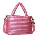 Bolso tote acolchado rosa metalizado con textura acolchada y correa de hombro ajustable - Rosa
