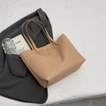 Elegante bolso tote tejido beige estilo Intrecciato con correas finas para uso diario - Caqui
