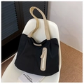 Borsa tote minimalista in tela nera con manici beige a contrasto e tasca laterale a zip - Nero