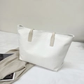 Borsa tote bianca minimalista con trama trapuntata e grande capacità da donna - Bianco