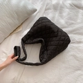 Borsa hobo nera trapuntata con texture puffer e grande capacità per le donne - Nero
