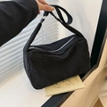 Schwarze Cord-Einkaufstasche für Damen mit geräumigem Design und silbernem Reißverschluss - Schwarz