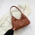 Borsa sottobraccio a nuvola plissettata marrone alla moda con finitura caramello minimale - Marrone