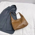 Bolso hobo vintage de cuero PU marrón con textura plisada y correa ajustable para - Marrón