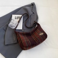 Borsa hobo a quadri rossi, verdi e marroni con tracolla in pelle marrone scuro - Senza Ciondolo / Scacchi Rossi