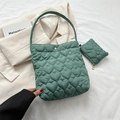 Grand sac cabas vert matelassé avec motif cœur et petit porte-monnaie assorti - Vert