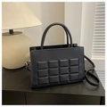 Schwarze gesteppte Crossbody-Tasche aus PU-Leder mit Griff und Gittermuster - Schwarz