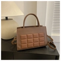 Klassische braune Stepptasche mit großer Kapazität und verstellbarem Riemen im gemütlichen Stil - Kaffeebraun
