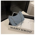 Sac baguette chic en polaire bleue avec chaîne argentée dans une boîte cadeau - Bleu