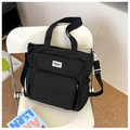 Grote zwarte nylon shopper met verstelbare schouderriem en modieus geweven label - Zwart