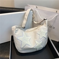 Borsa a mezzaluna in nylon bianco crema con stelle di peluche e tracolla regolabile - Bianco Sporco