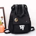 Mochila negra de Oxford con cordón, estampado de letra W blanca y parche de mono - Letra W