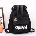 Zaino nero Oxford con coulisse, stampa CHINA bianca e decorazione con stemma a scimmia - Lettera CHINA