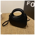 Elegante schwarze Handtasche mit Plissee-Struktur und rundem Griff für Damen - Schwarz