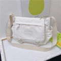 Umhängetasche aus cremeweißem Nylon mit verstellbarem Gurt und großem Fassungsvermögen - Weiß