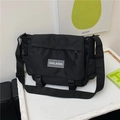 Schwarze Messenger-Tasche aus Nylon mit verstellbarem Gurt und Doppelverschluss - Schwarz