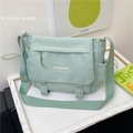 Sacoche minimaliste en nylon vert menthe avec rabat à boucle et bandoulière - Vert
