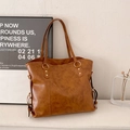 Bolso tote marrón de estilo retro con gran capacidad y elegantes herrajes dorados - Marrón