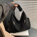 Minimalistische schwarze Damen Tragetasche mit Doppelreißverschluss vorne für den Pendleralltag - Schwarz